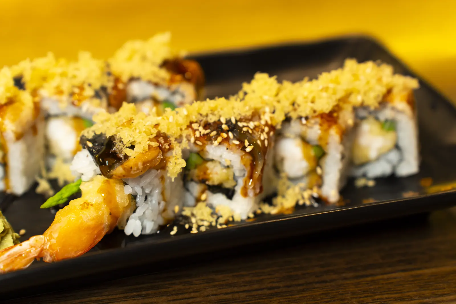 Cơm cuộn tôm tempura