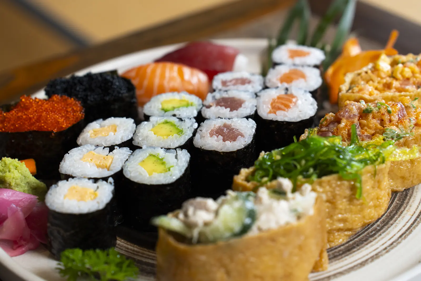 Sushi cuộn tổng hợp