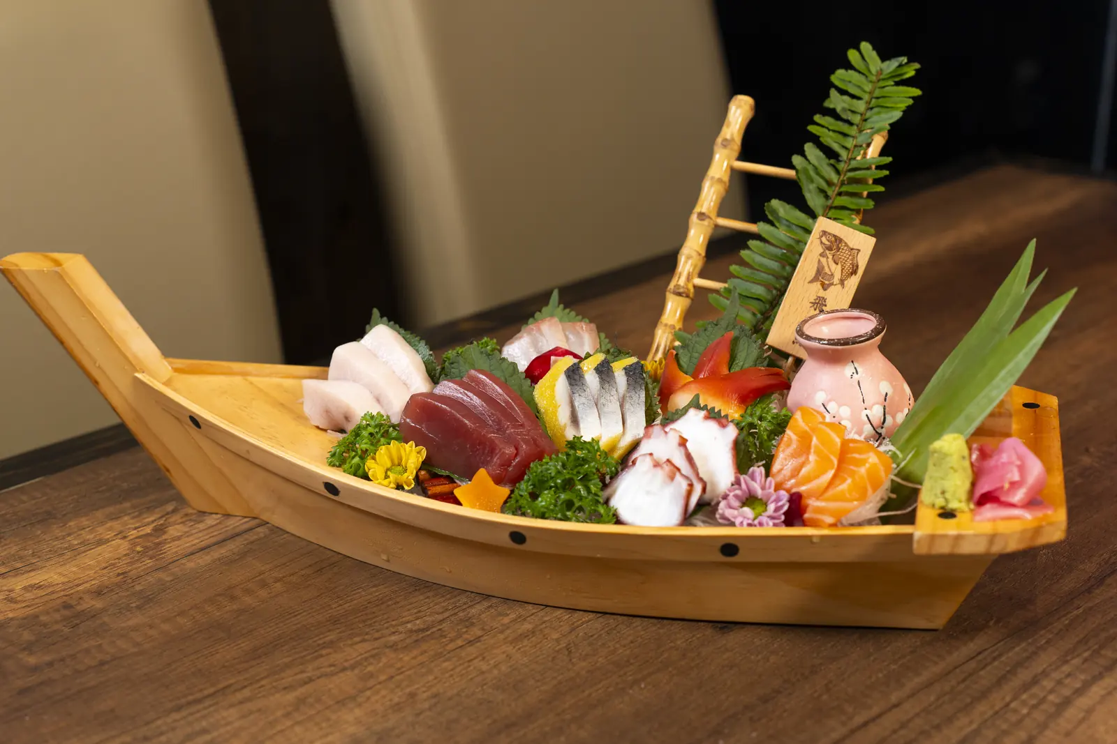 Thuyền sashimi